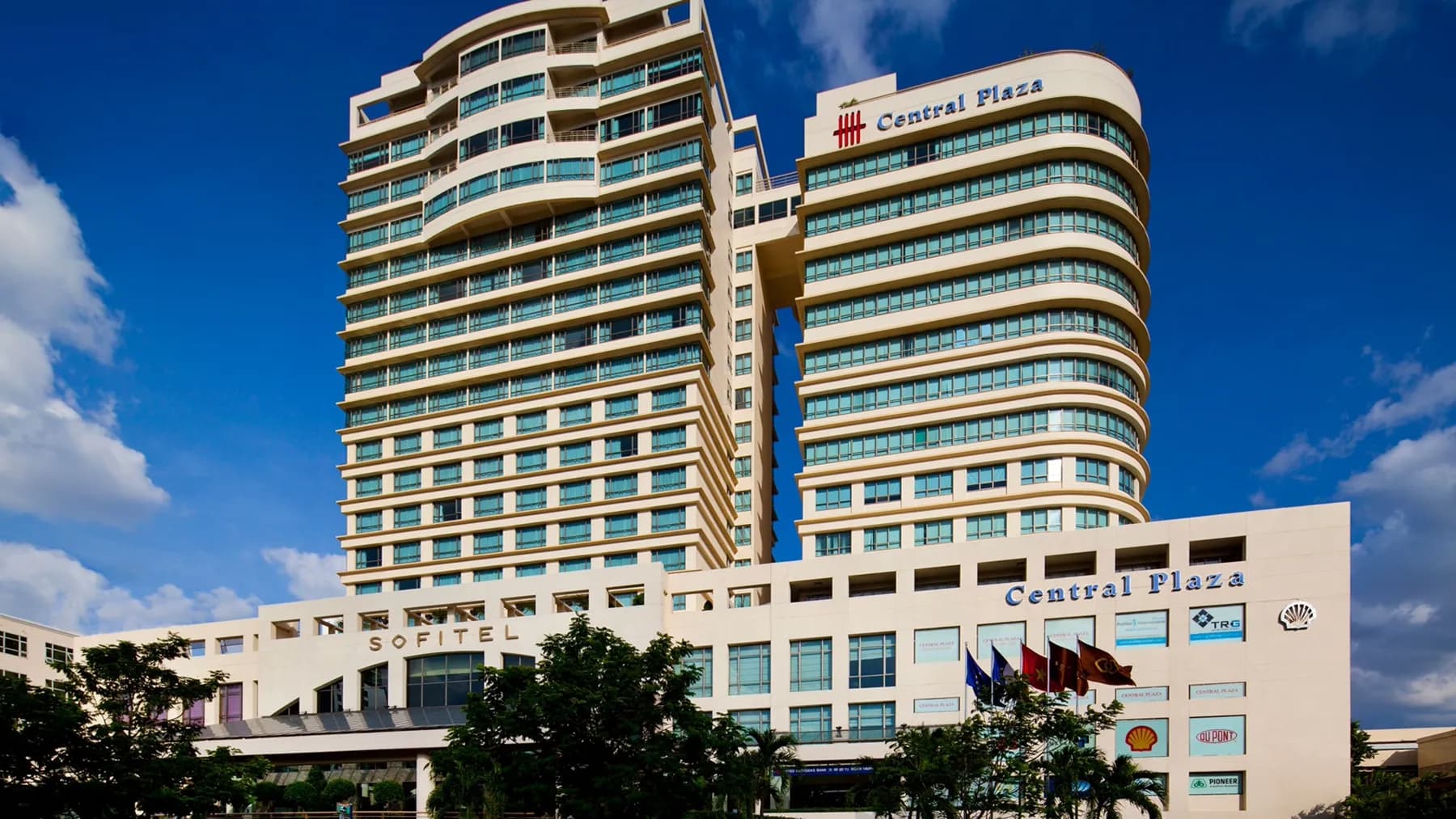 Sofitel Saigon Plaza: Khách Sạn Pháp Bên Đại Lộ Lê Duẩn Có Gì Đặc Biệt