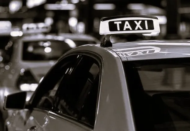 Appeler un taxi à Ninh Thuan : Le guide ultime de A à Z (Numéros de téléphone, Tarifs et Conseils 2024)