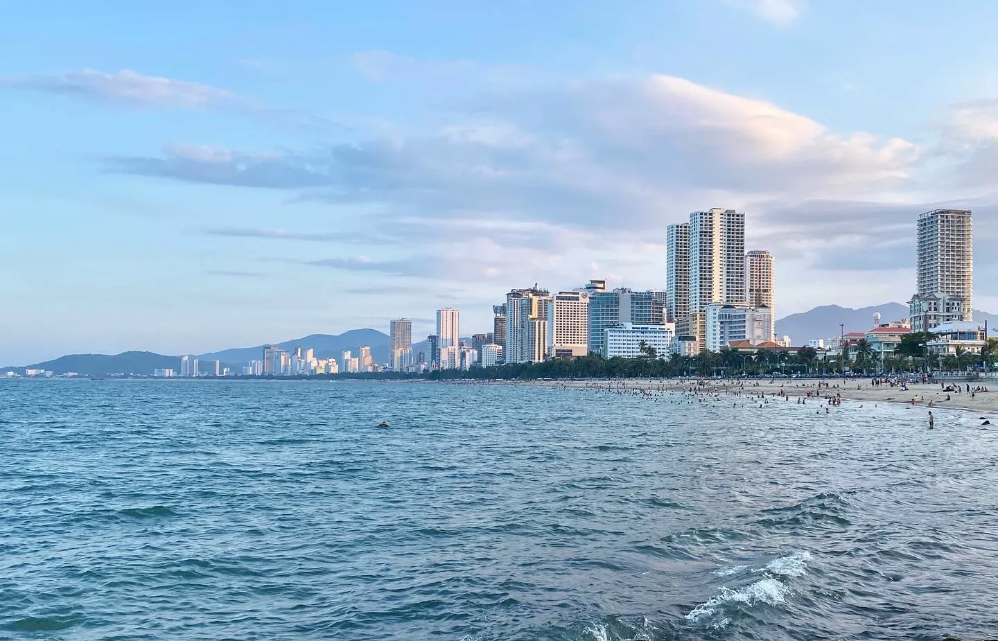 Tourisme à Nha Trang 2025 : Guide complet pour explorer la Perle de la Mer Orientale