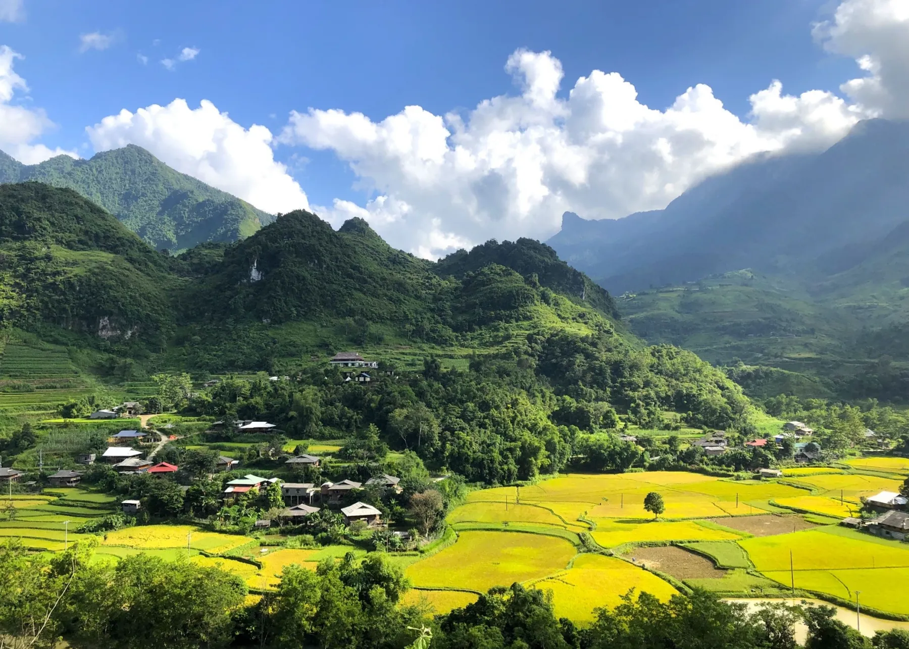 YEN MINH : BEAUTÉ CACHÉE AU CŒUR DU PLATEAU PIERREUX