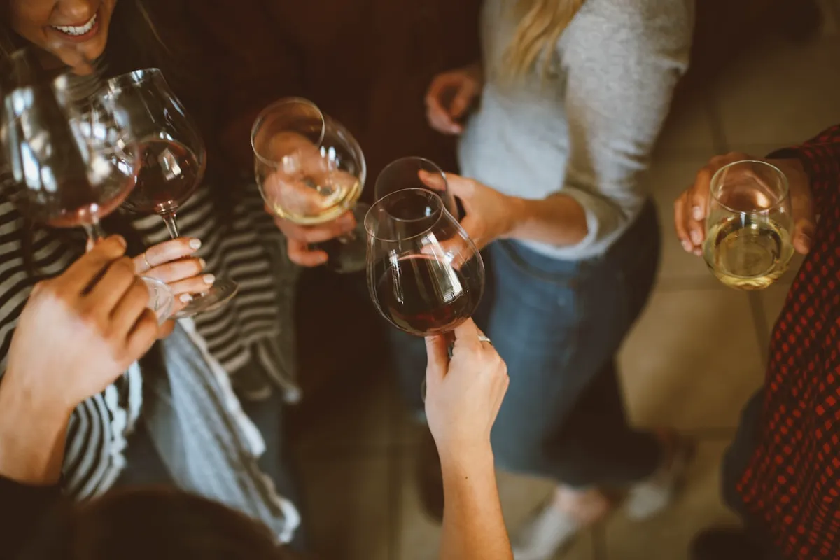 Rooftop Bars Melbourne CBD: Uống Gió Trên Cao, Ngắm Thành Phố Đổi Màu