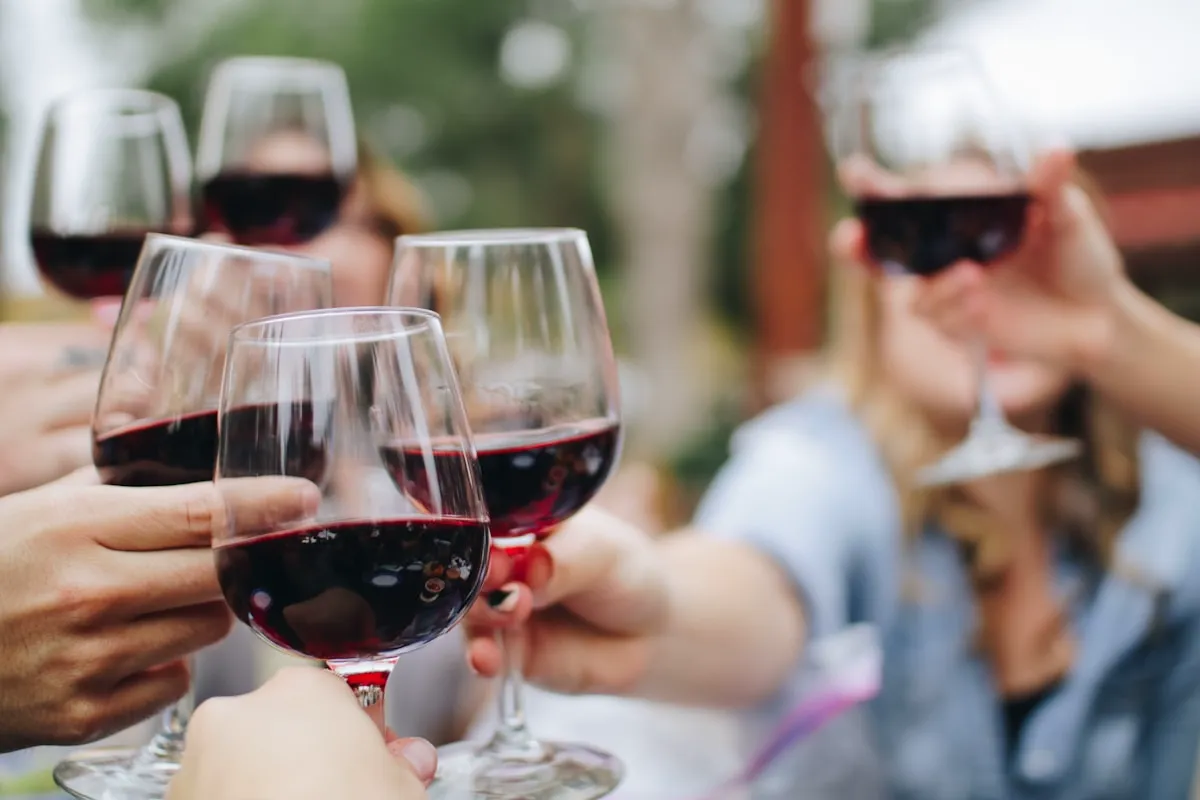 Wine Bars Melbourne CBD: Rượu Vang Giữa Lòng Thành Phố, Nói Nhỏ Mà Sâu