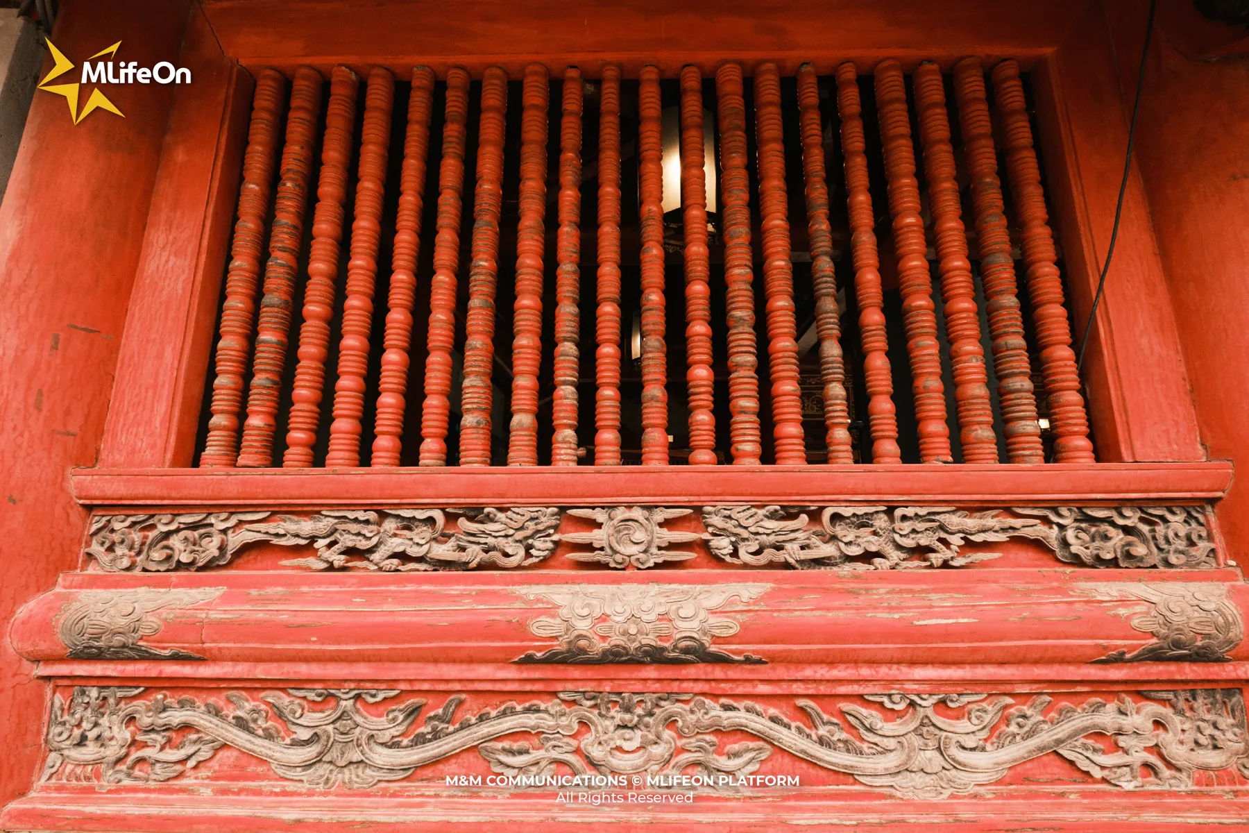 The rows of red wooden lattices are familiar accents in its traditional architecture.