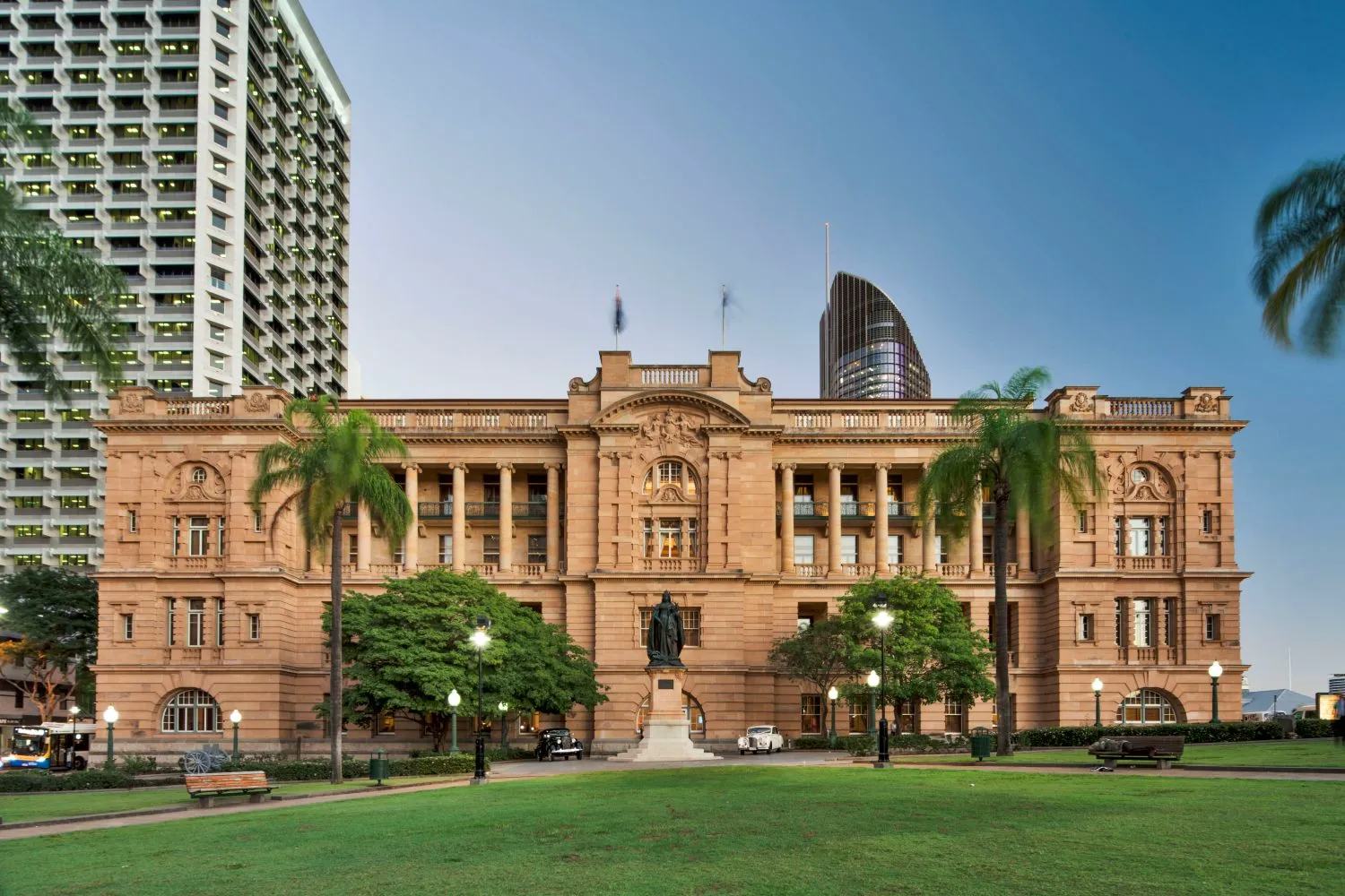 Treasury Hotel Brisbane : Annuaire complet de l'hôtel et guide du client 2025