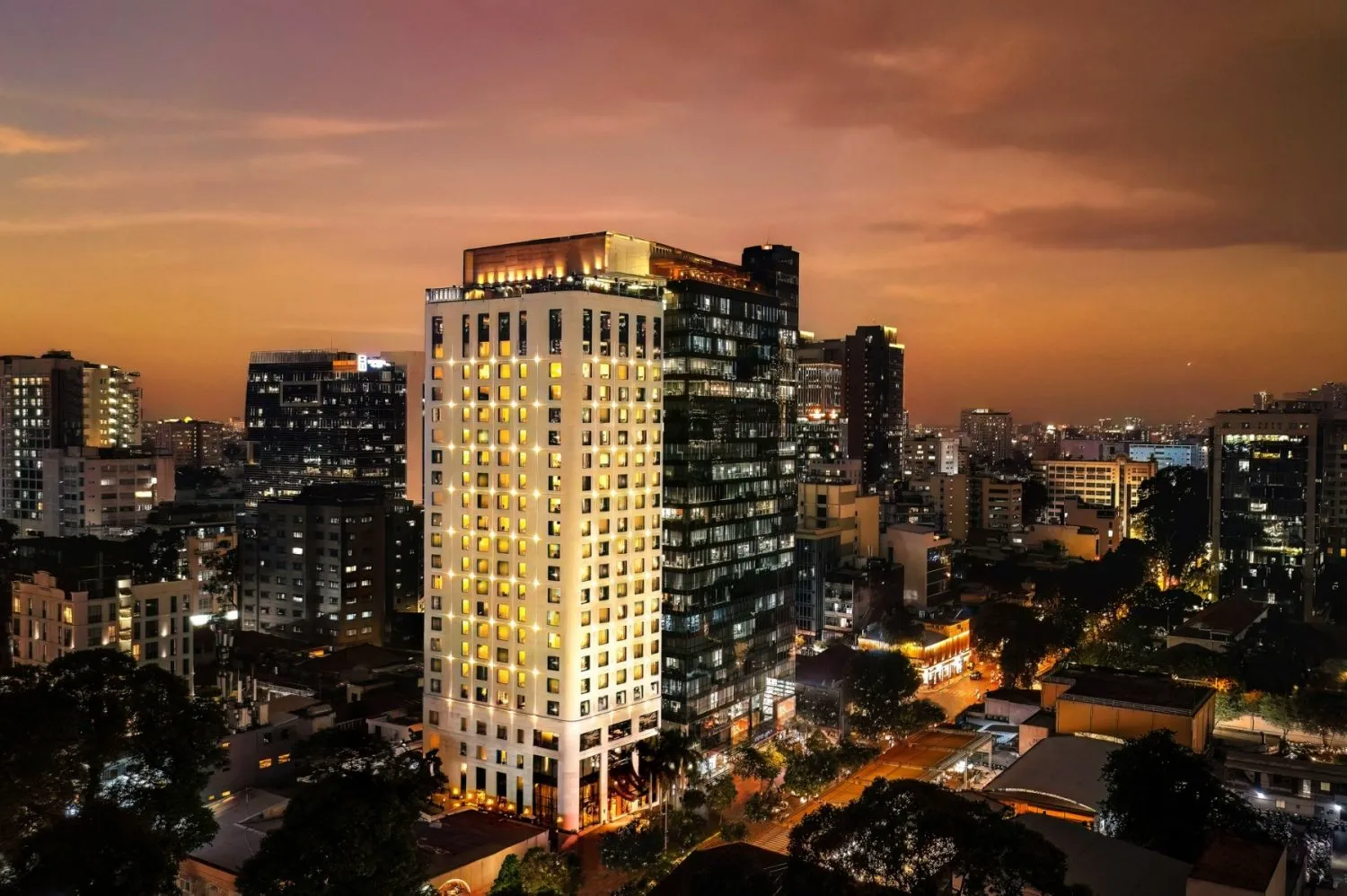 Hotel des Arts Saigon MGallery : Annuaire complet de l'hôtel et guide du client 2025