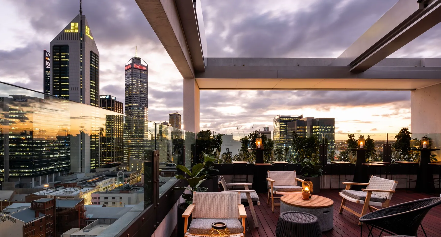 QT Perth: Khách Sạn Designer 18 Tầng Có Rooftop Bar Cao Nhất Perth