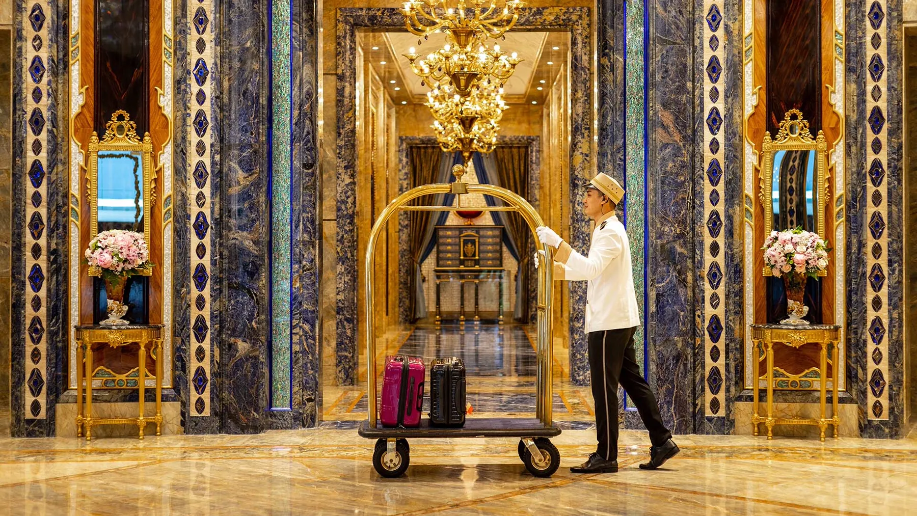 The Reverie Saigon : Annuaire complet de l'hôtel et guide du client 2025