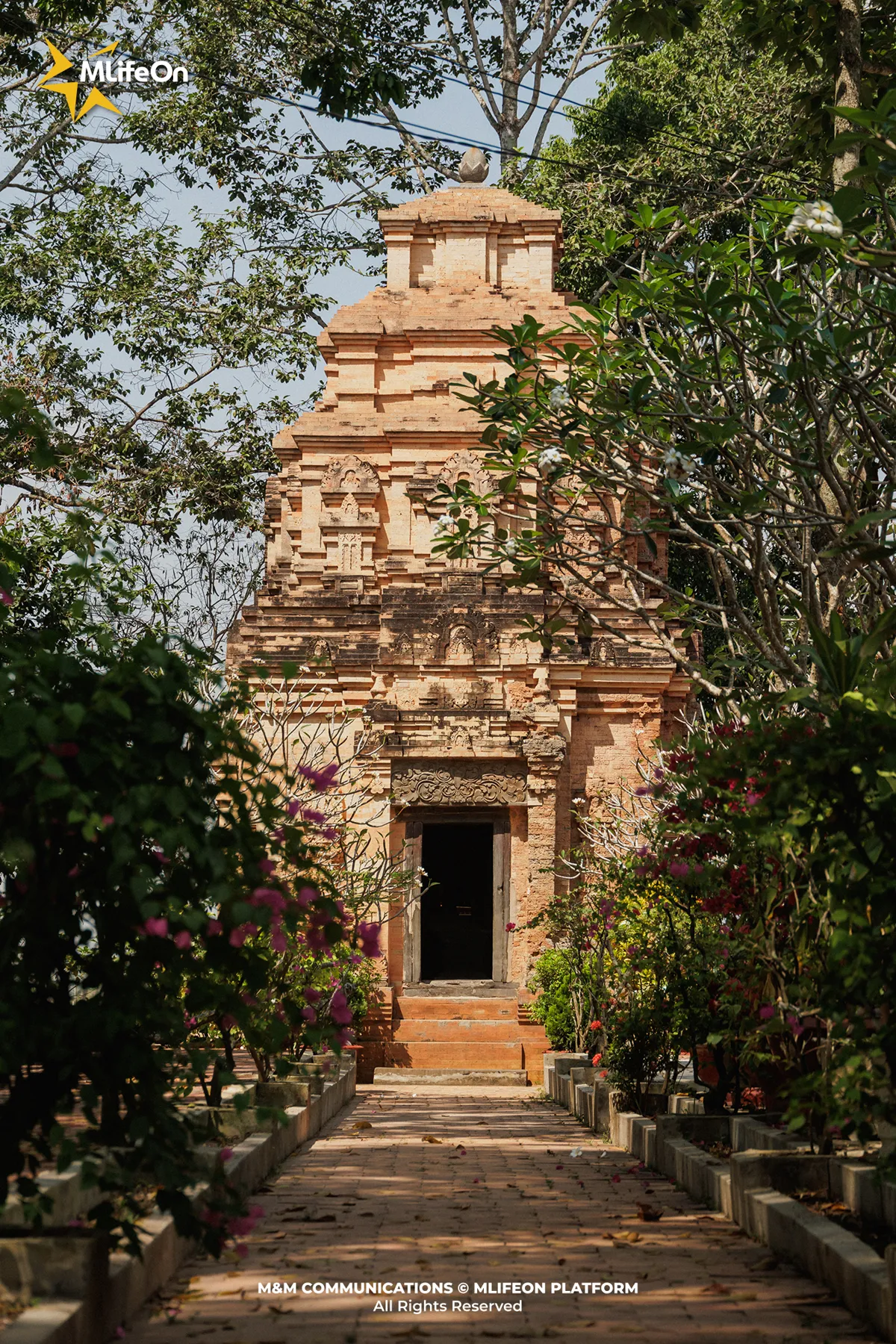 Frame 192.jpg