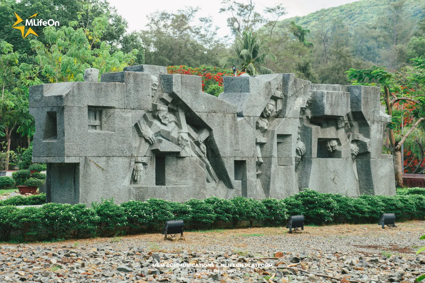 Frame 1915.jpg